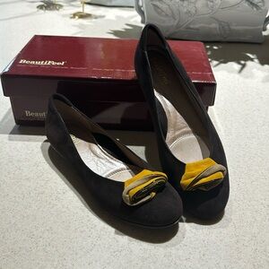 Beautiful brown suede flats